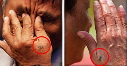 Is The Small Tattoo In President Duterte's Right Hand Identical To The Tiny Mark On The Left Hand Of Edgar Matobato?